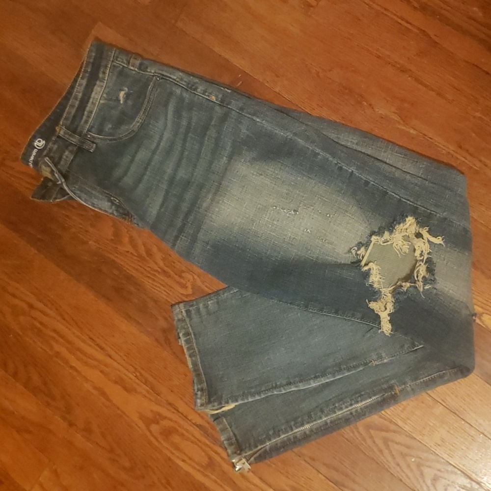 Crysp Denim Men's size 34 distressed jeans